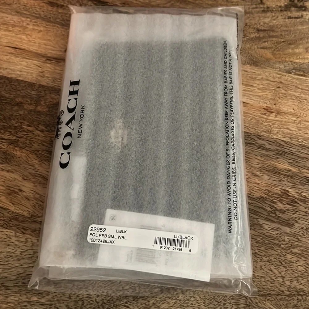 Coach pebbled leather wristlet black authentic - Picture 10 of 15